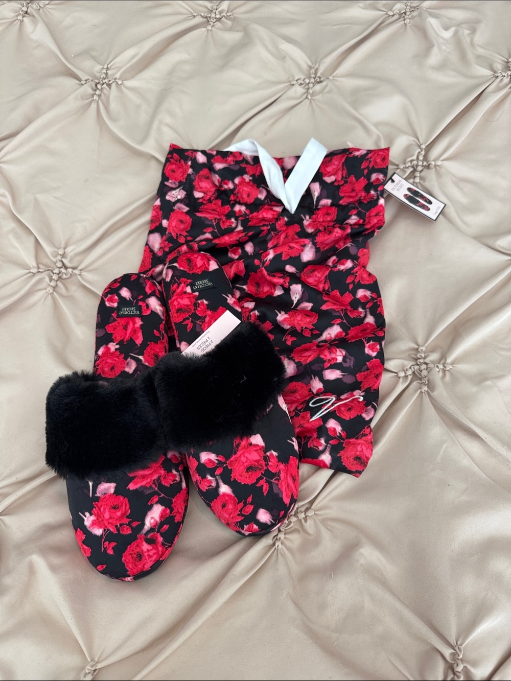 Victorias Secret NWT Floral Satin Black Faux-Fur Slippers - Red Floral